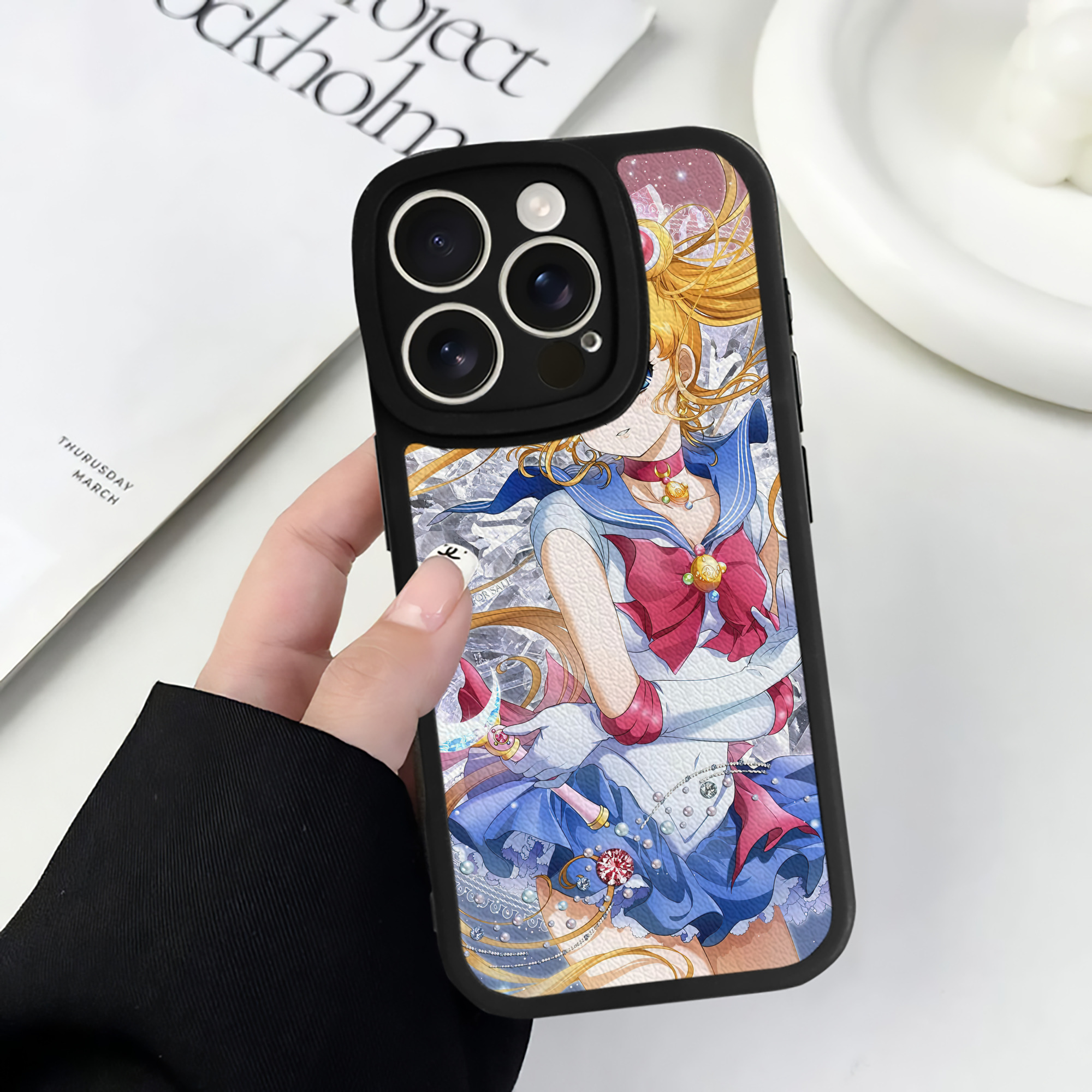 （画像用） 美少女戦士セーラームーン Sailor Moon 【iPhone 16シリーズ対応】シリコンスマホケース（レザー調） 材質：シリコン